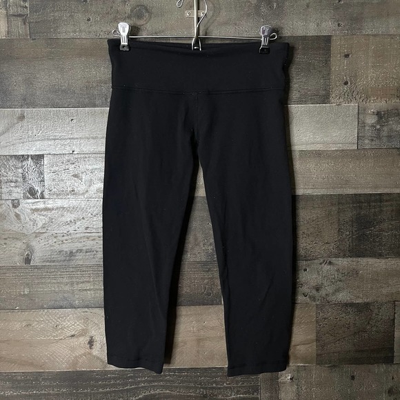 SOLD Lululemon Crop Pants 6 - Picture 1 of 2